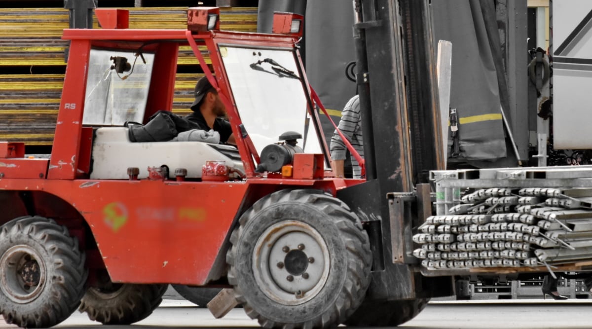 How to Maintain a Forklift