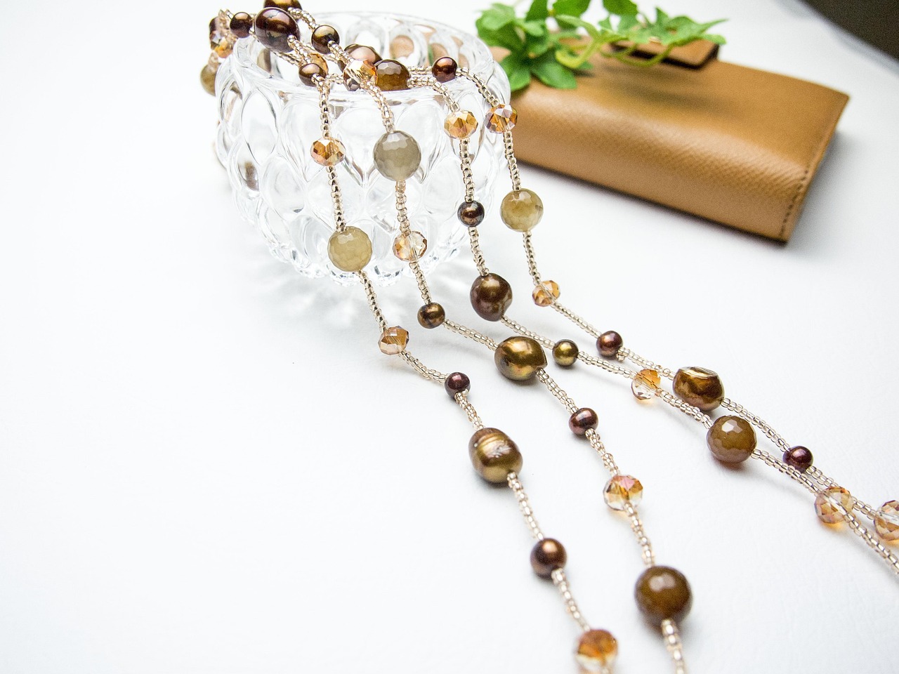 discover the latest accessories to enhance your style and express your personality. from trendy jewelry to chic bags, find the perfect finishing touches to elevate any outfit.