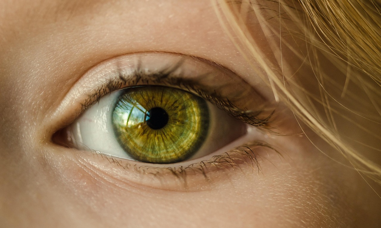 discover effective solutions and treatments for dry eye syndrome. learn about symptoms, causes, and how to manage this common condition for better eye comfort and health.